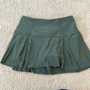 Lululemon pleated skirt